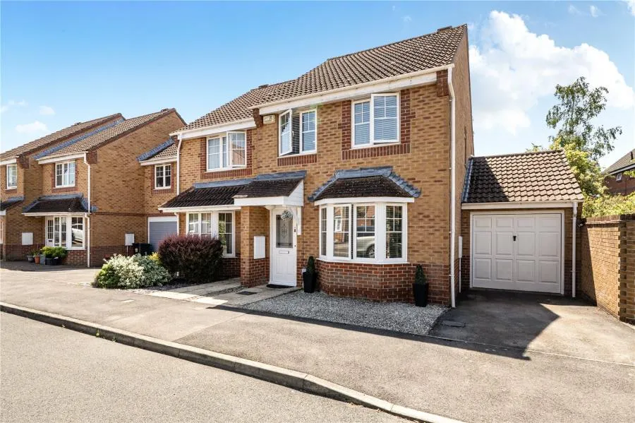 3 bed house for sale, Buttercup Place, Thatcham, RG18