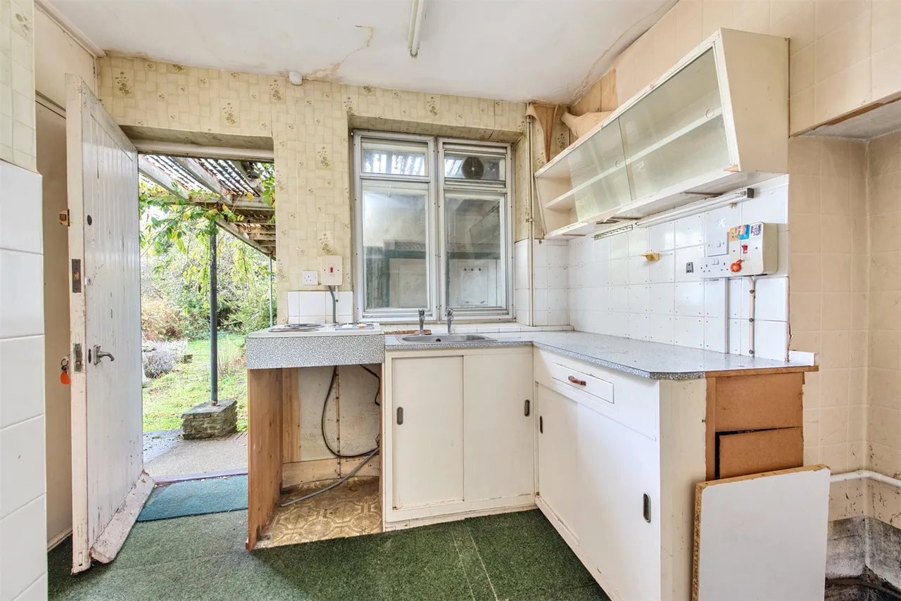 Aldershot Road, Ash, Guildford, Surrey, GU12 6PD, photo 6