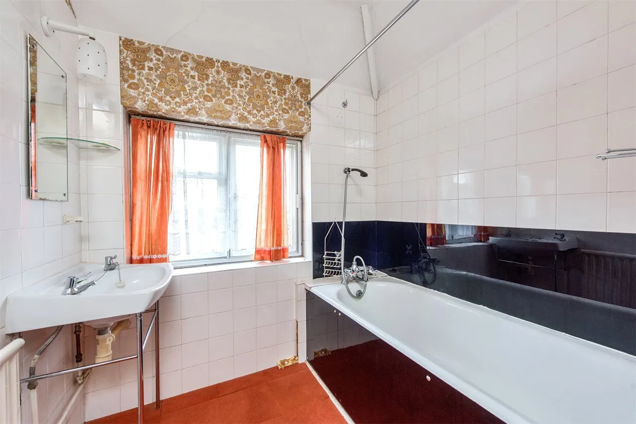 Aldershot Road, Ash, Guildford, Surrey, GU12 6PD, photo 11