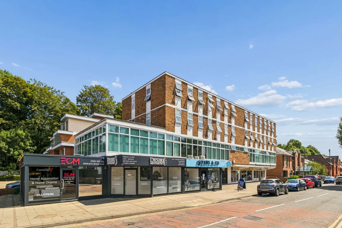 2 bed flat for sale, Lower Road, Chorleywood, WD3