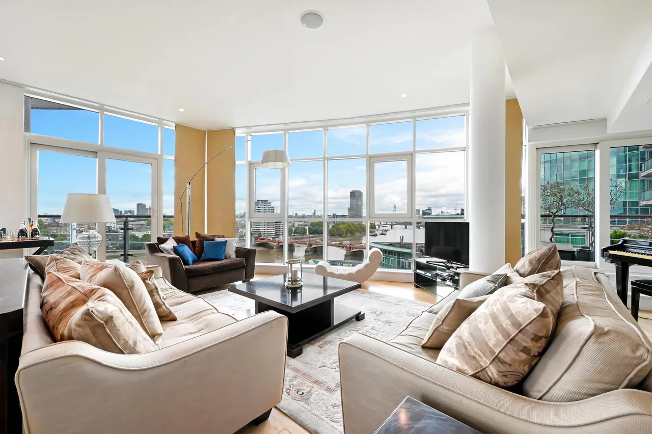 3 bed flat for sale, St. George Wharf, London, SW8
