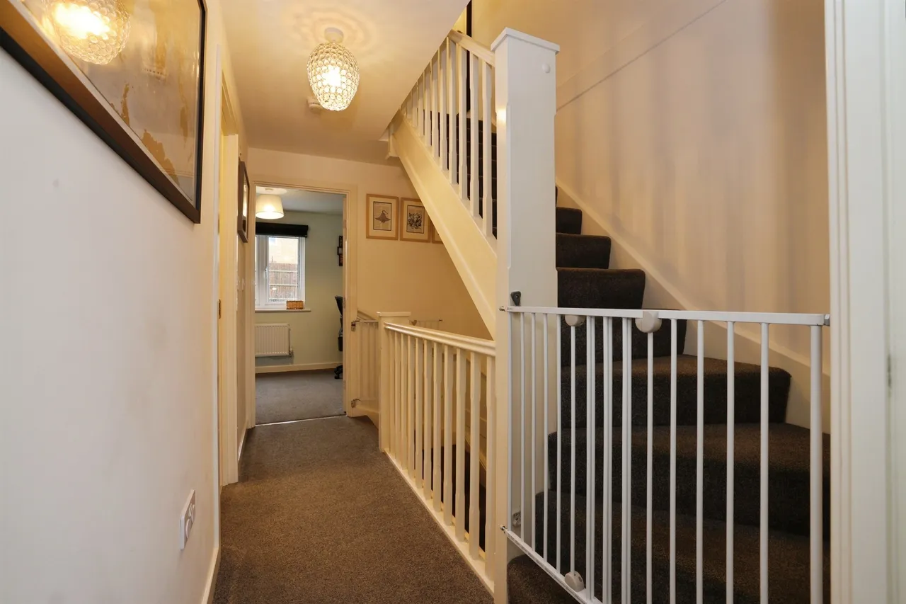 Rutherford Close, Calne, SN11, photo 6