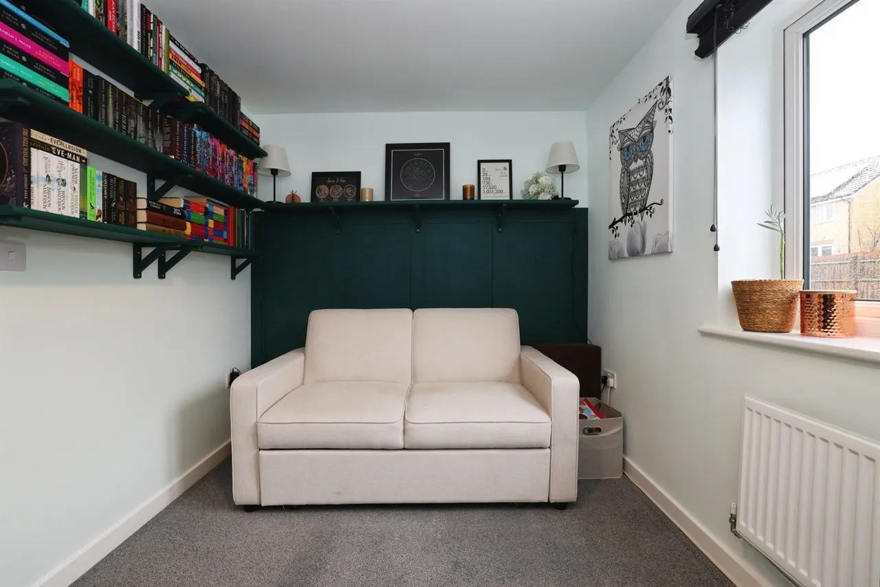 Rutherford Close, Calne, SN11, photo 7