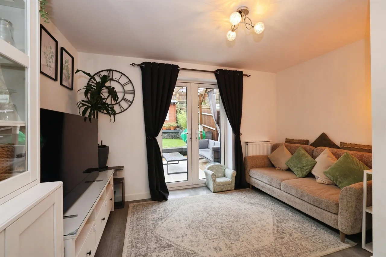 Rutherford Close, Calne, SN11, photo 2