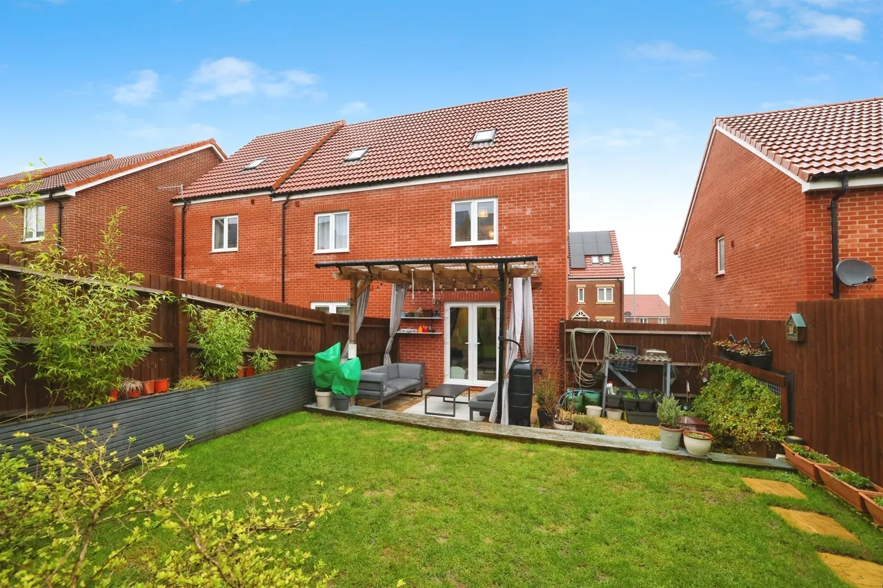 Rutherford Close, Calne, SN11, photo 13
