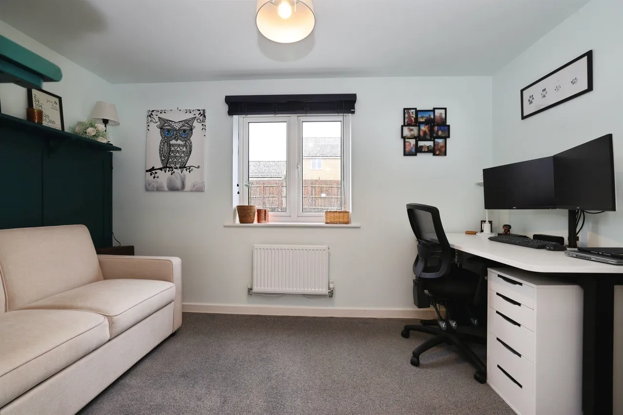Rutherford Close, Calne, SN11, photo 8