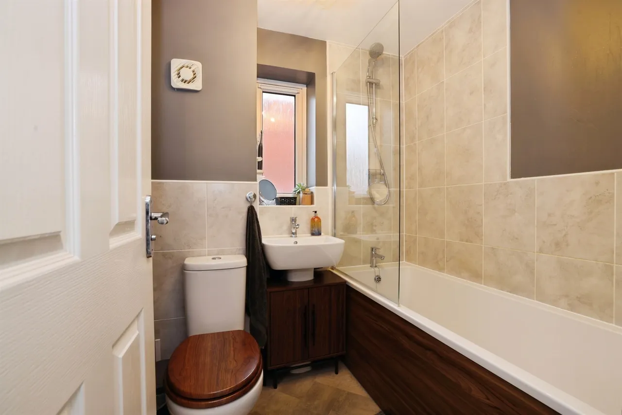 Rutherford Close, Calne, SN11, photo 10