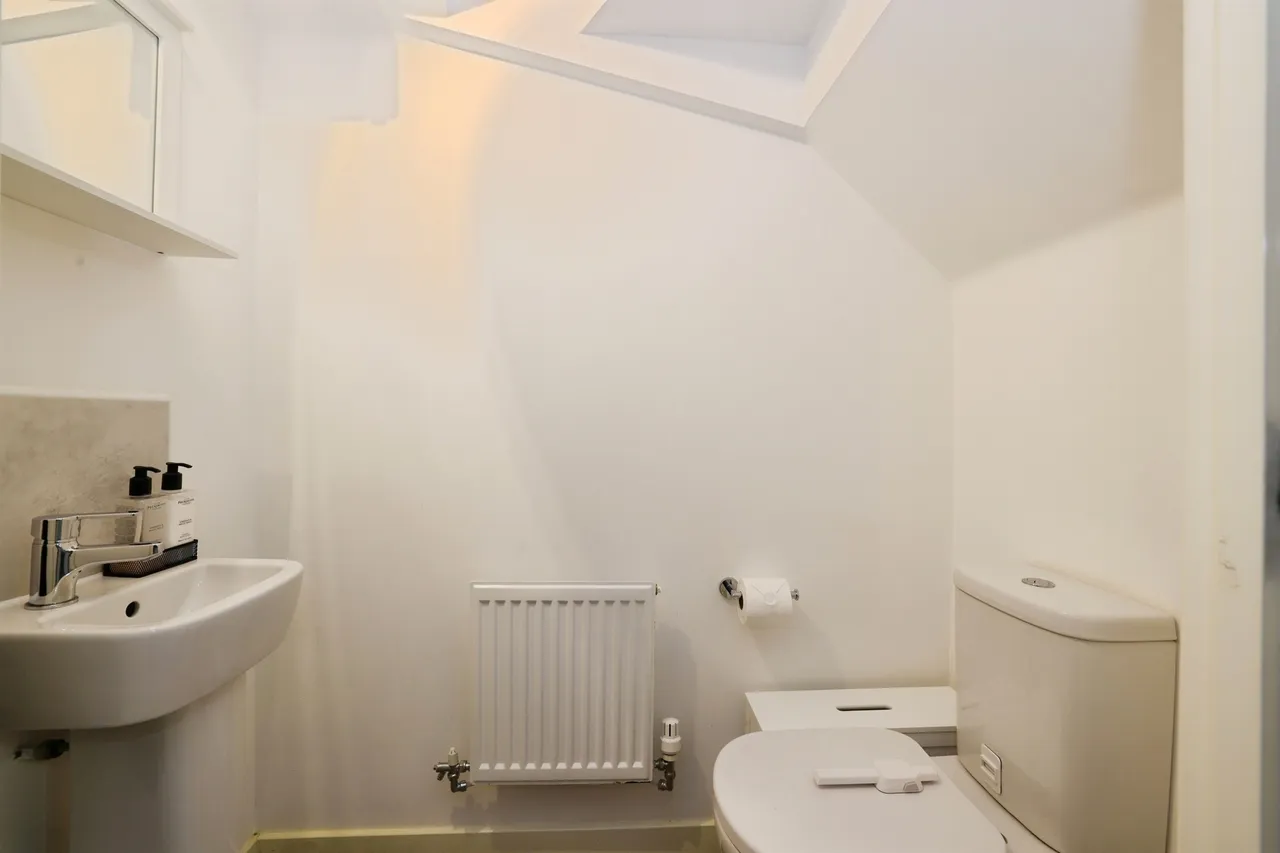 Rutherford Close, Calne, SN11, photo 5