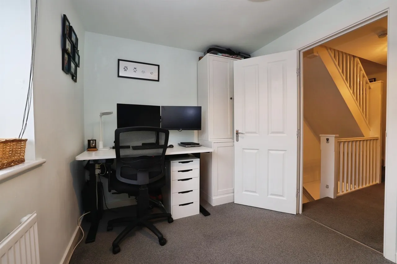 Rutherford Close, Calne, SN11, photo 16