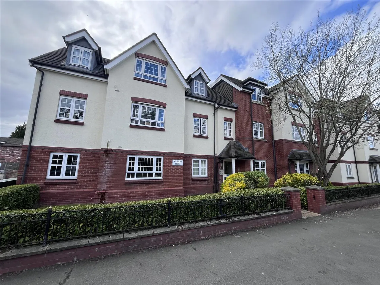 2 bed flat for sale, Sagars Road, Handforth, SK9