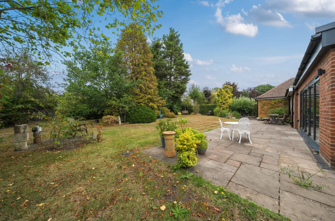 Smarts Heath Road, Woking, GU22, photo 36