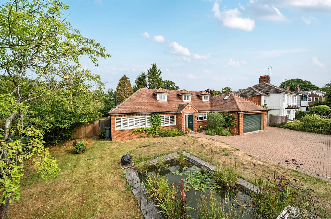 5 bed house for sale, Smarts Heath Road, Woking, GU22