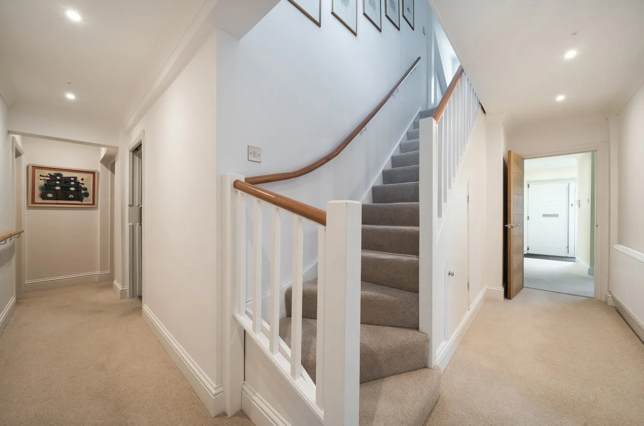 Smarts Heath Road, Woking, GU22, photo 21