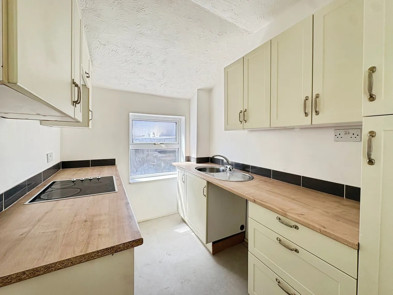 Grosvenor Road, Aldershot, Hampshire, GU11 3EA, photo 4