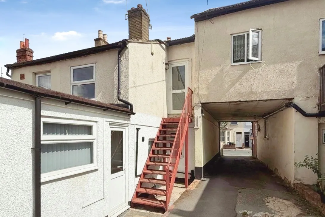 1 bed flat for sale — Grosvenor Road, Aldershot, Hampshire, GU11 3EA