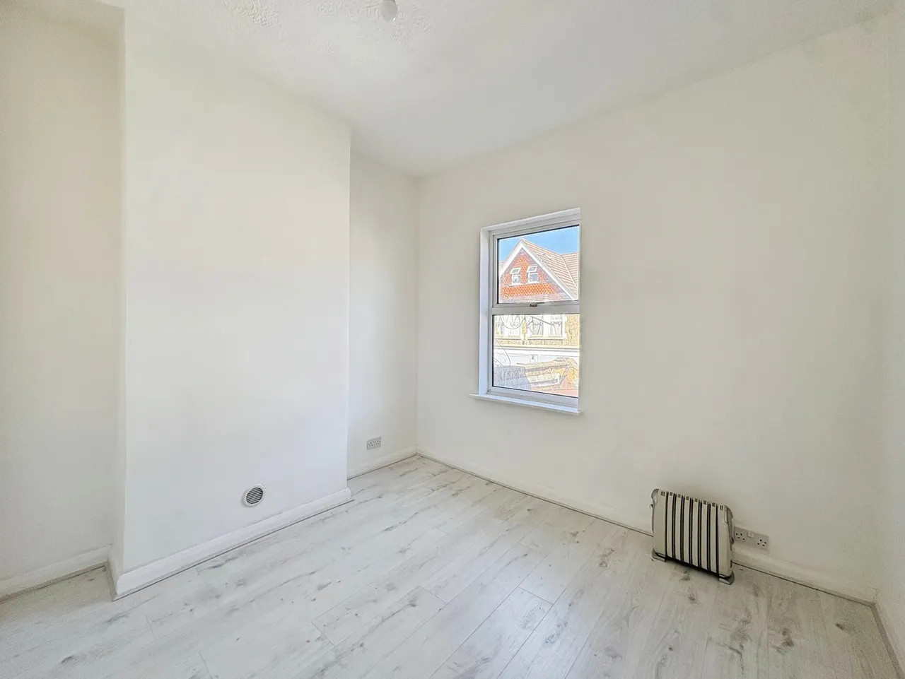 Grosvenor Road, Aldershot, Hampshire, GU11 3EA, photo 3
