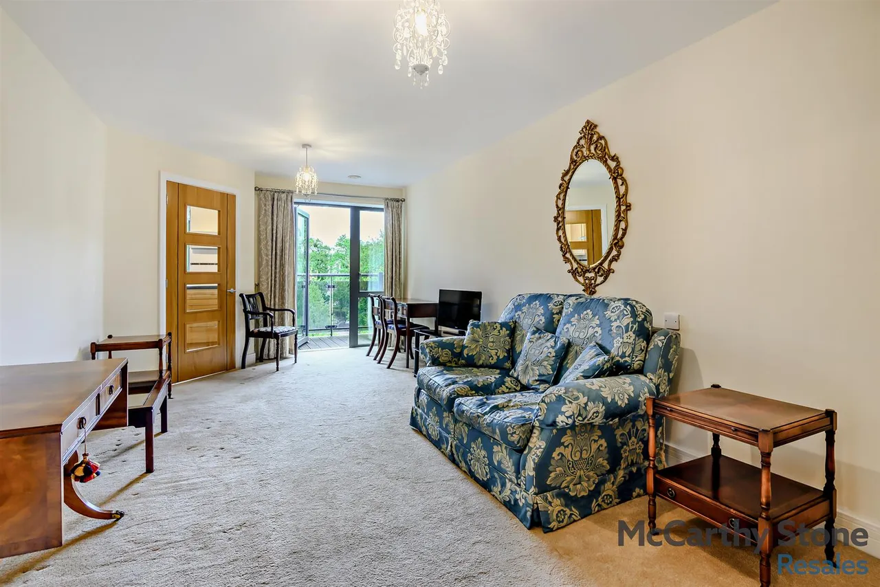 St. Georges Road, Cheltenham, GL50, photo 2