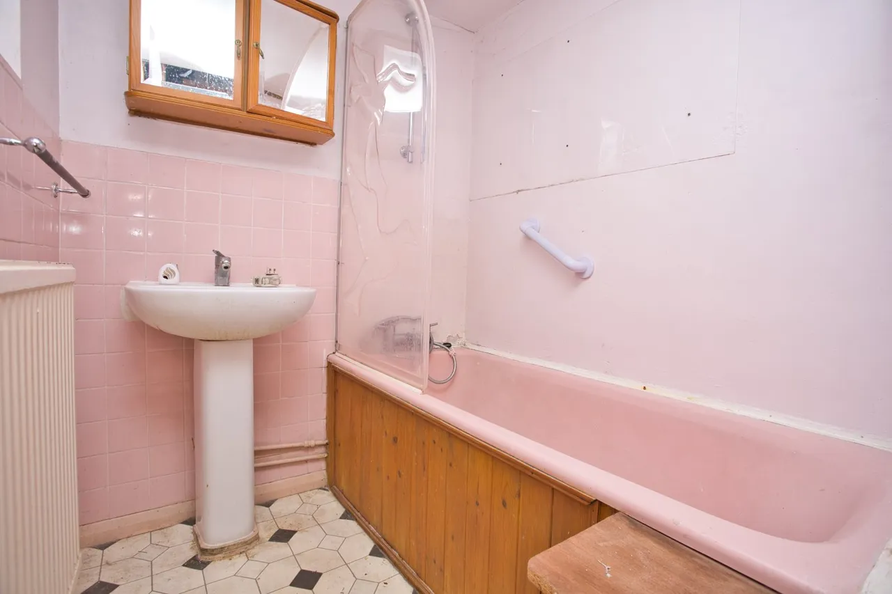 Bowling Street, Sandwich, CT13, photo 8