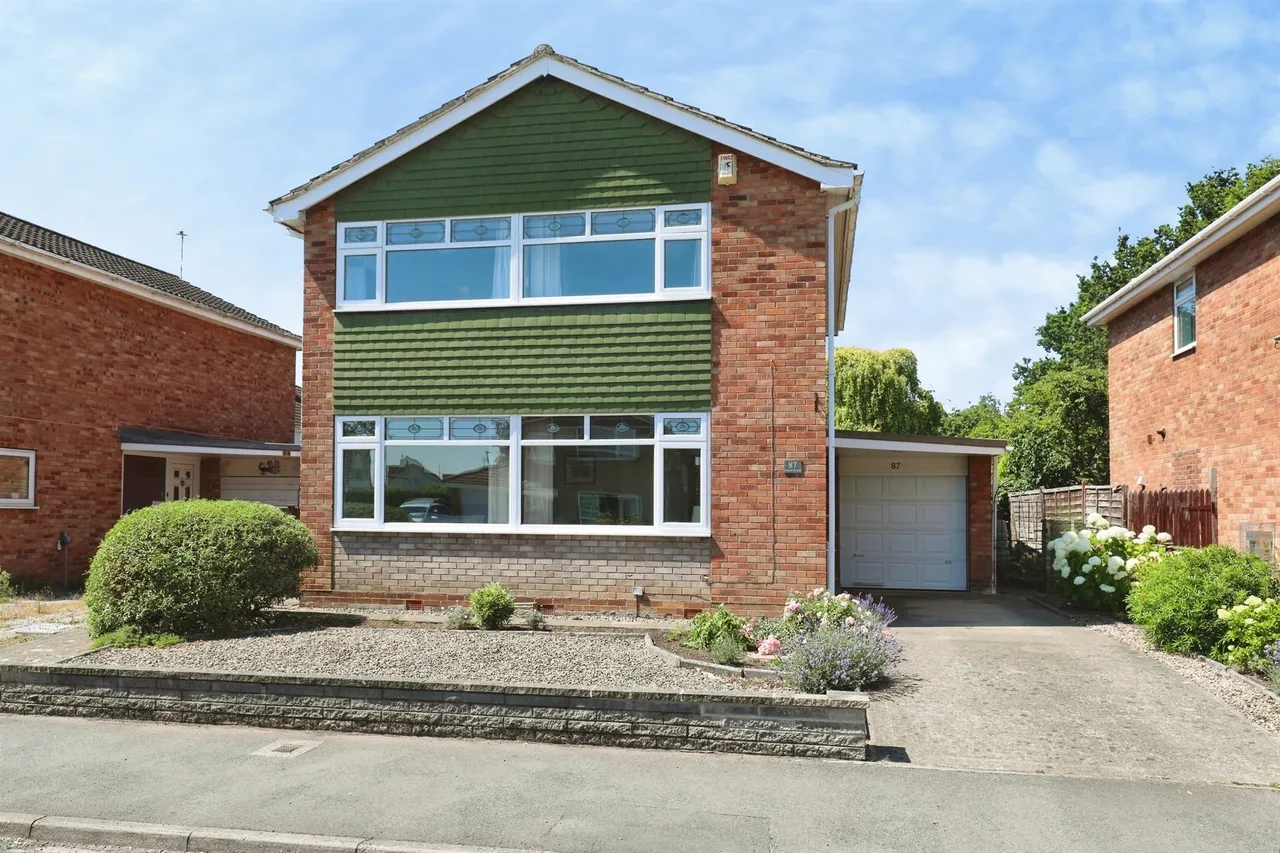 3 bed house for sale — Oaken Grove, Haxby, York