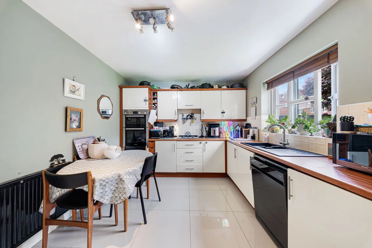 Roscommon Way, Widnes, Widnes, WA8 9SB, photo 3