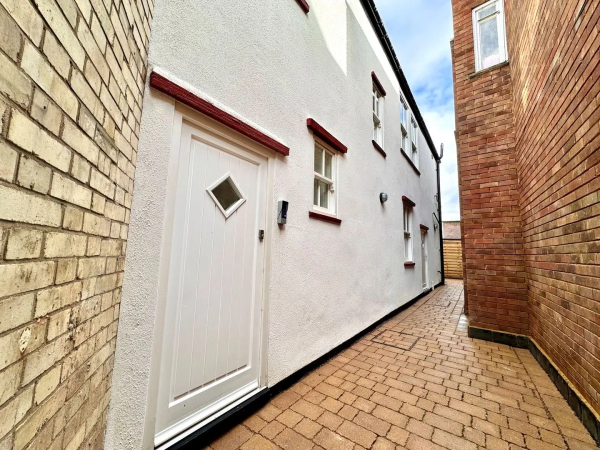 1 bed flat to rent, High Street, Baldock, SG7