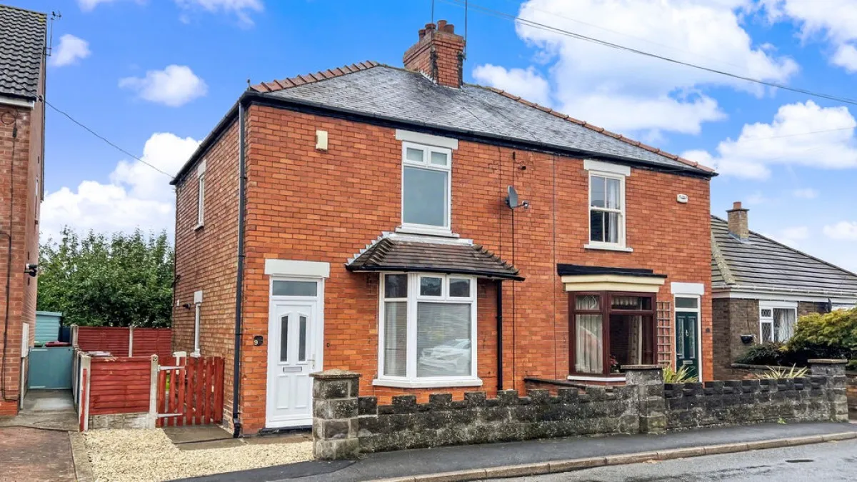 2 bed house for sale, Old Village Street, Gunness