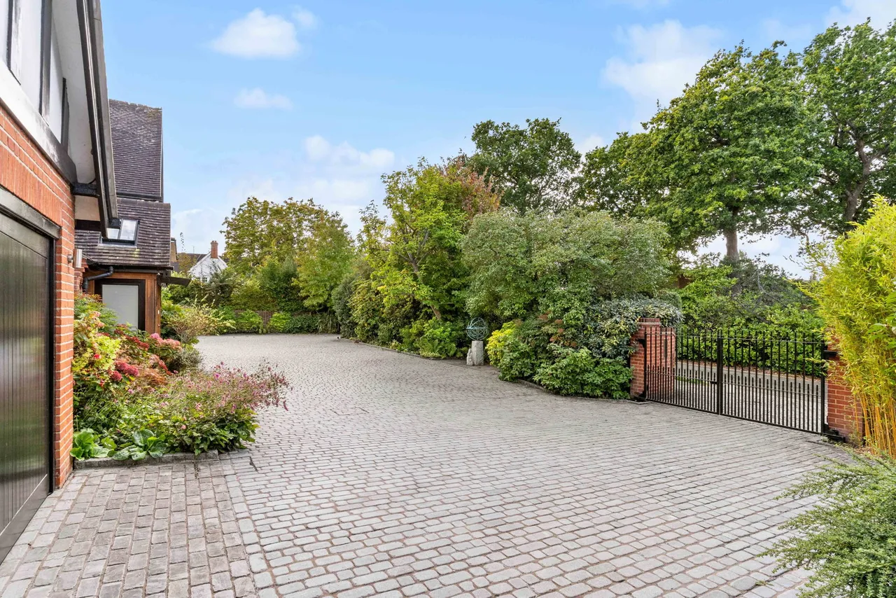 Roundwood Avenue, Hutton Mount, CM13, photo 72