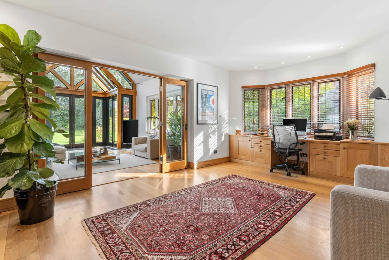 Roundwood Avenue, Hutton Mount, CM13, photo 39