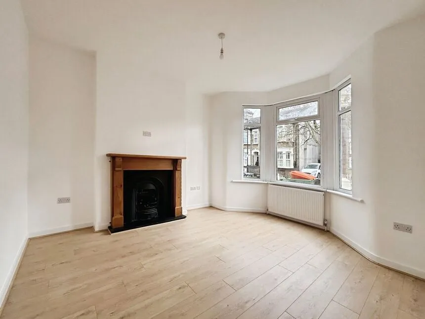 Wanlip Road, London, E13, photo 2