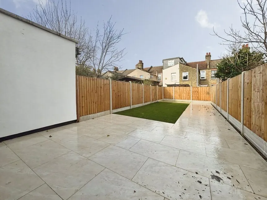 Wanlip Road, London, E13, photo 12