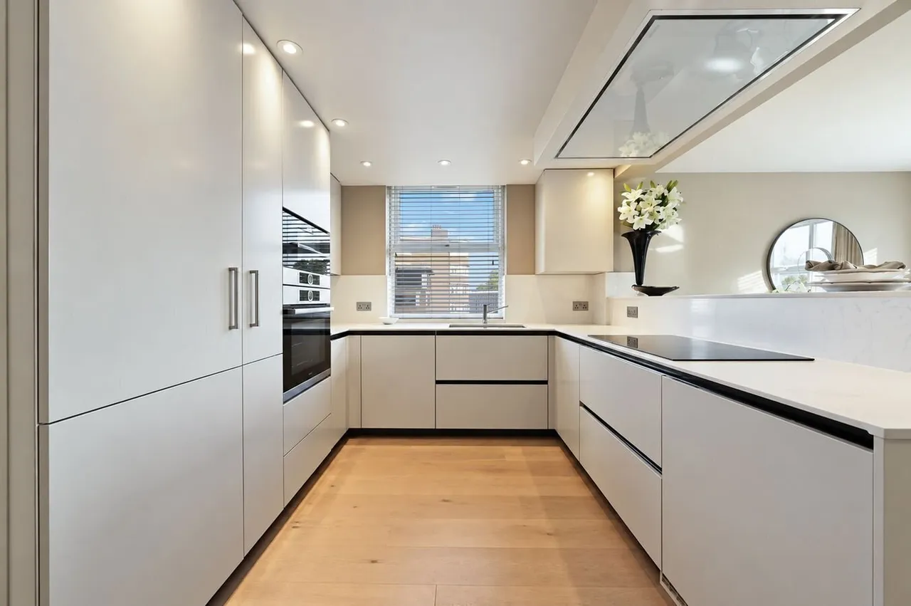 Boydell Court, St. John's Wood Park, NW8, photo 2