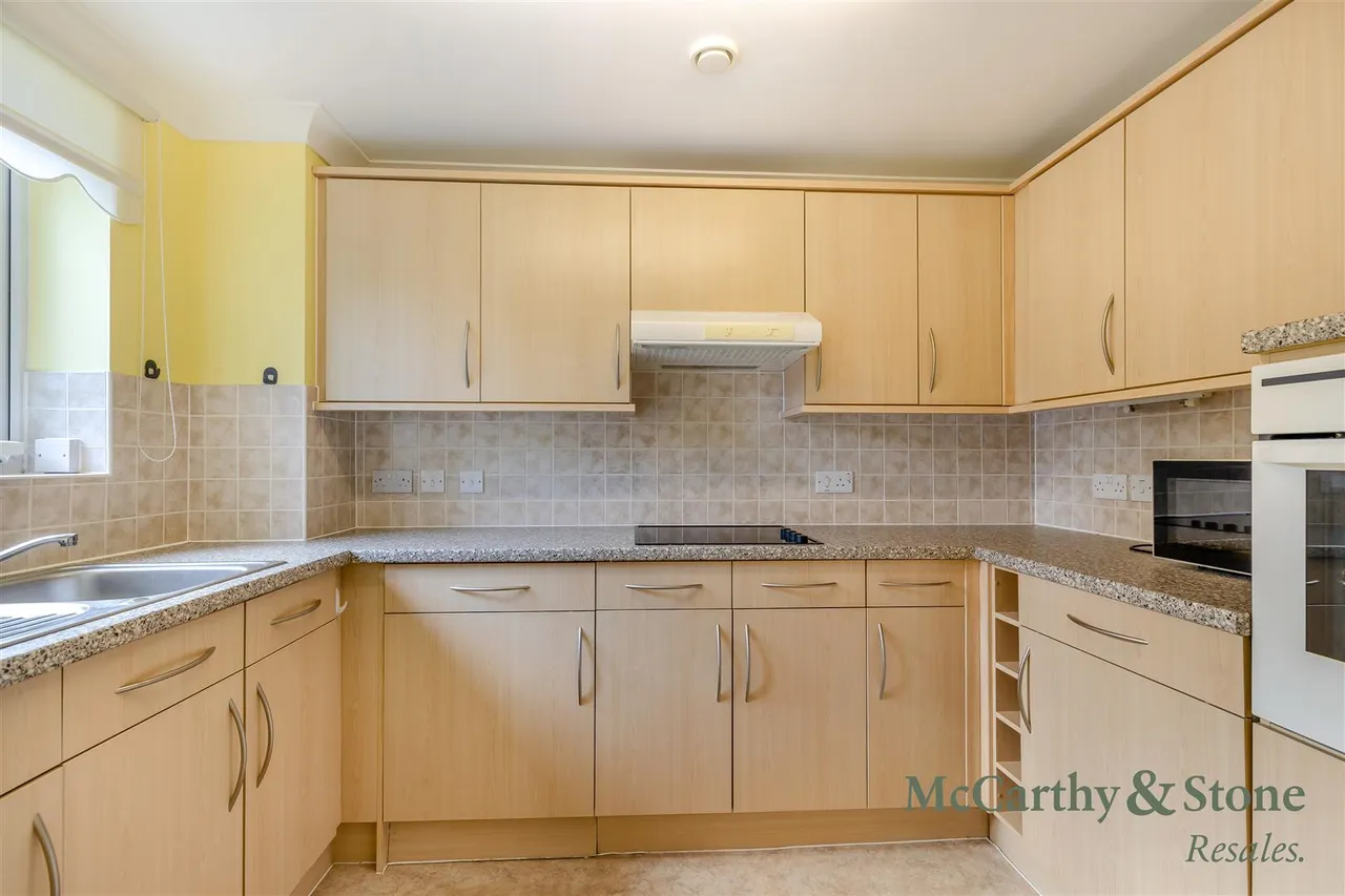 High Street South, Rushden, NN10, photo 6