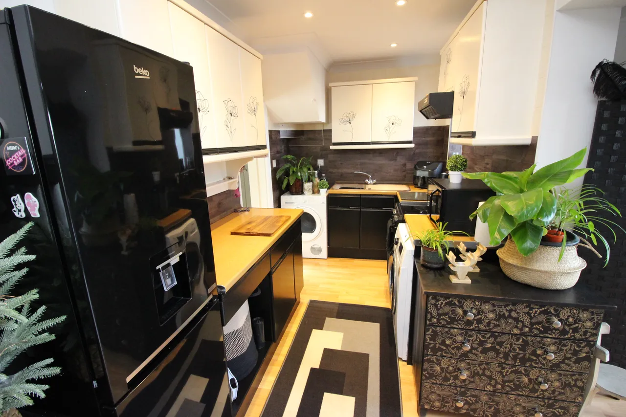 Buckland Way, WORCESTER PARK, Surrey, Worcester Park, KT48NP, photo 3