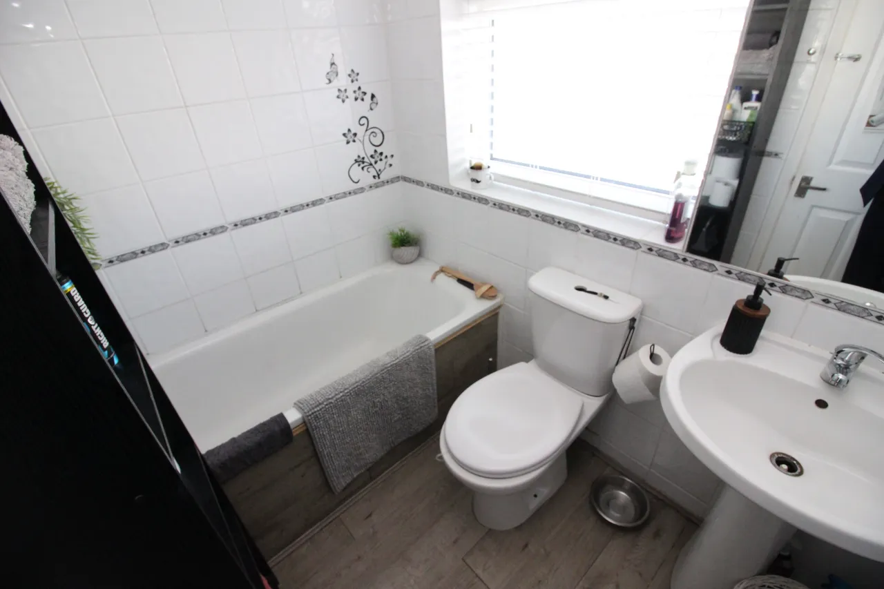 Buckland Way, WORCESTER PARK, Surrey, Worcester Park, KT48NP, photo 8