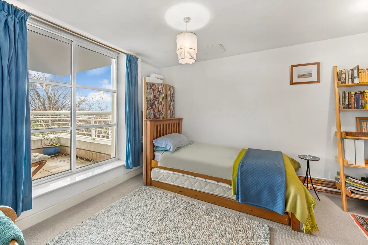 Barrier Point Road, London, E16, photo 11