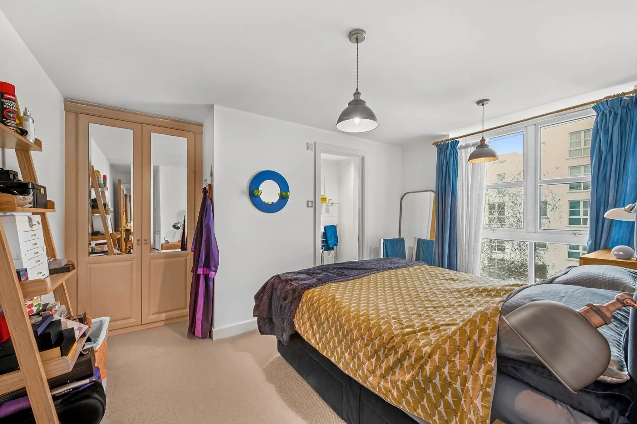 Barrier Point Road, London, E16, photo 9