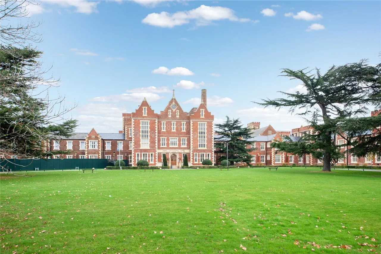 Holt Gardens, London, SW17, photo 2
