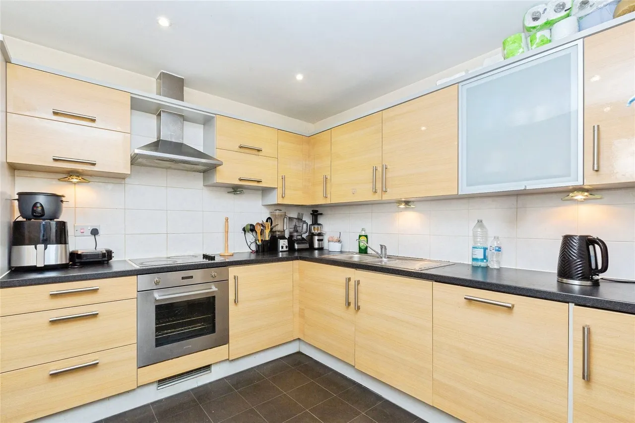 Coxhill Way, Aylesbury, Buckinghamshire, HP21, photo 3