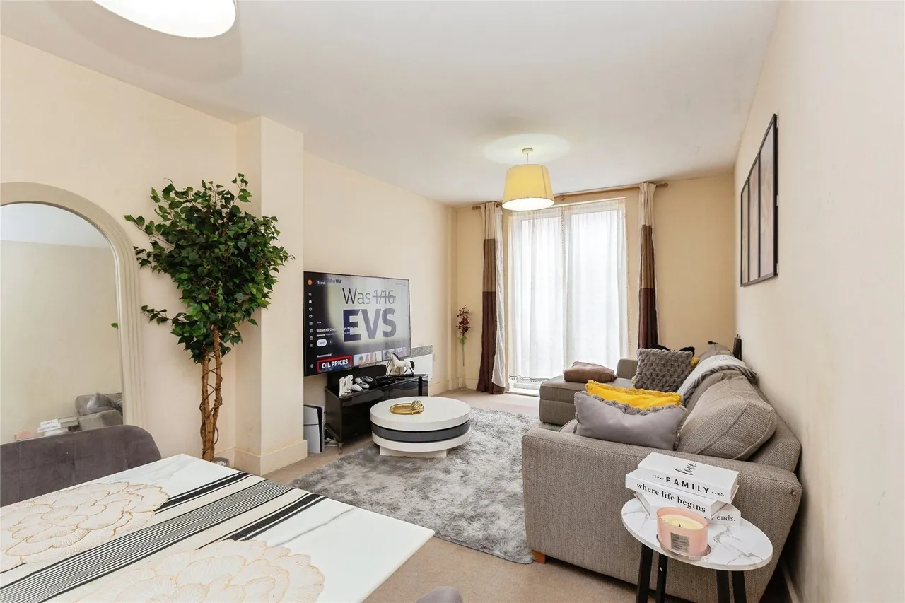 Coxhill Way, Aylesbury, Buckinghamshire, HP21, photo 2