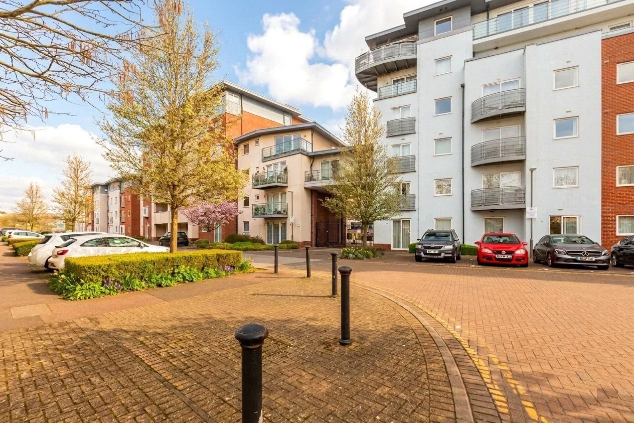 1 bed flat for sale — Coxhill Way, Aylesbury, Buckinghamshire, HP21