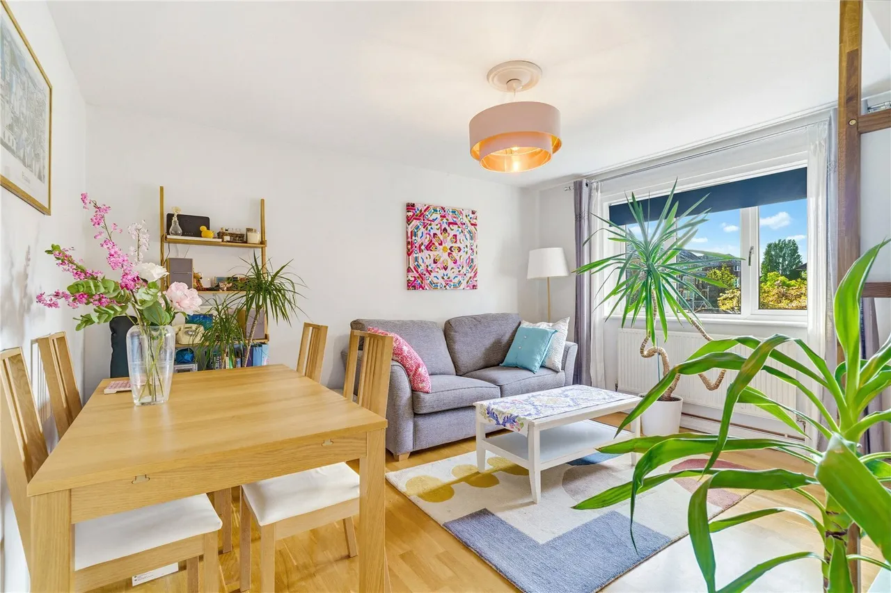 1 bed flat for sale, St. James's Drive, London, SW12