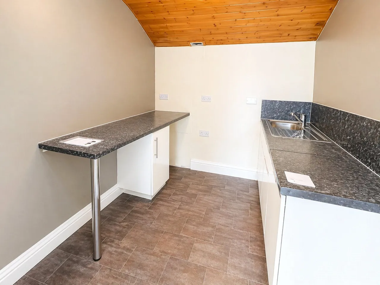Victoria Road, Milford Haven, SA73, photo 4