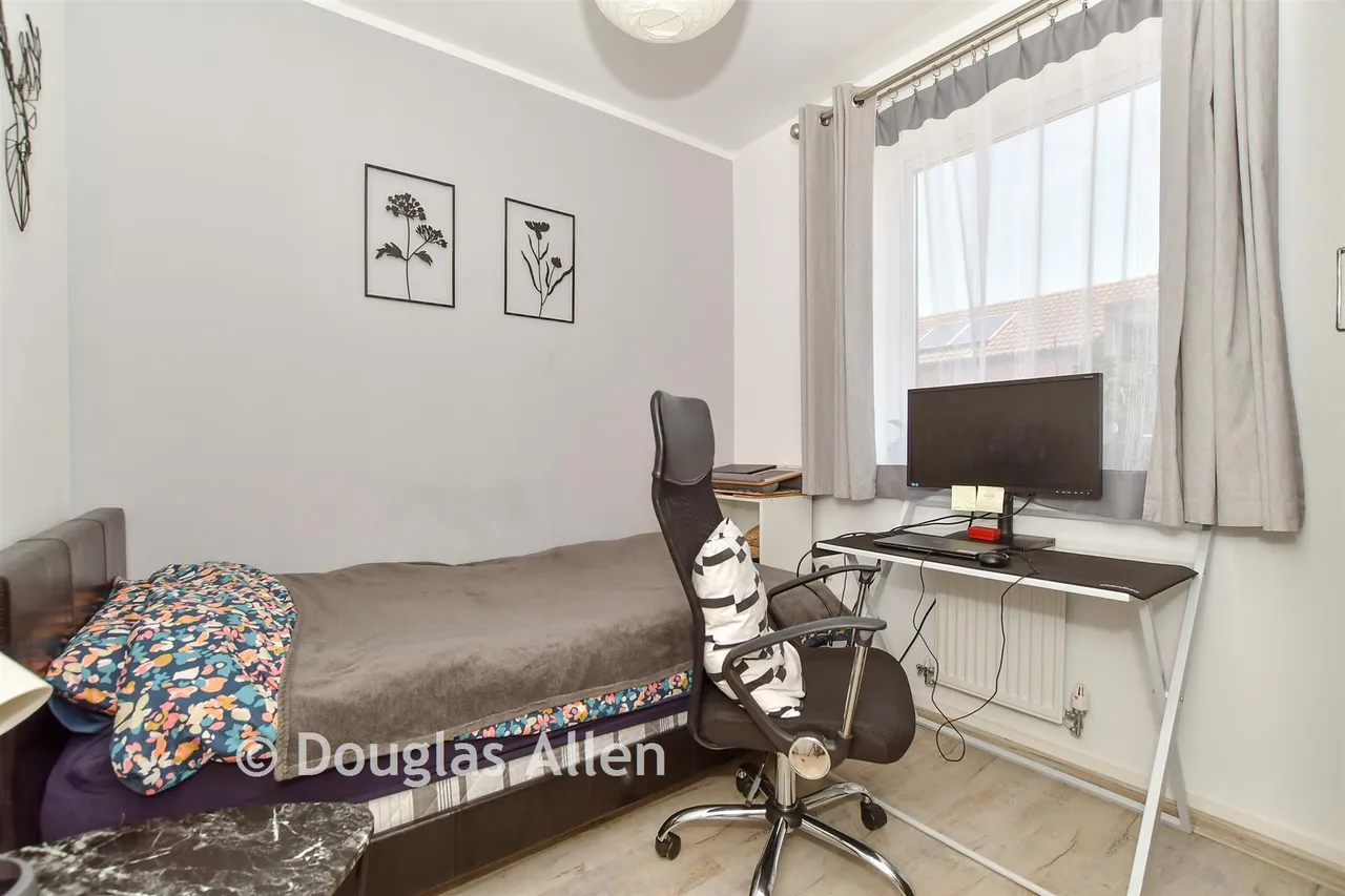 Marine Crescent, Ilford, IG6, photo 12