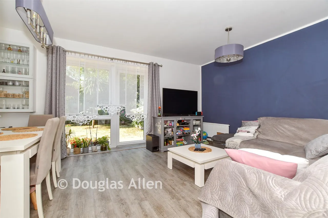 Marine Crescent, Ilford, IG6, photo 3