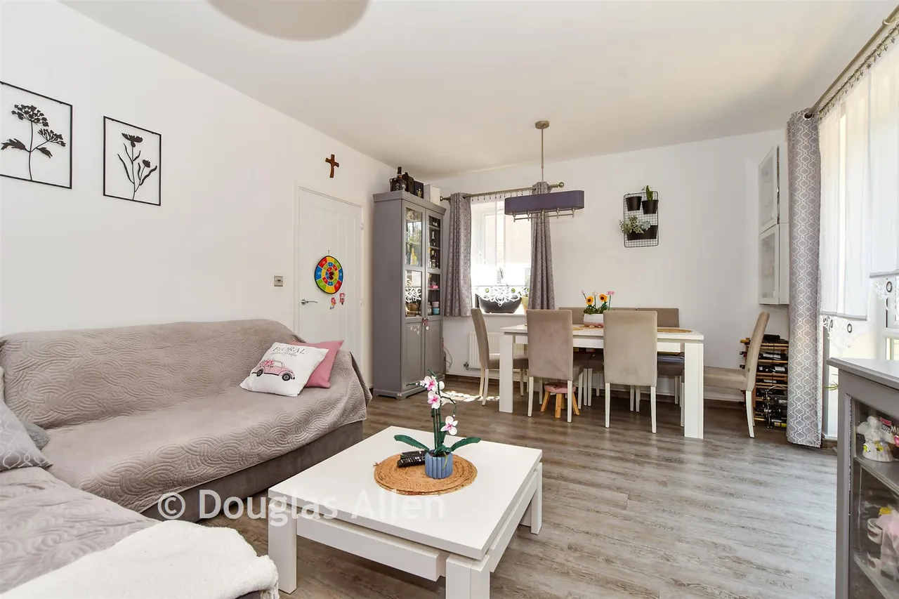 Marine Crescent, Ilford, IG6, photo 4