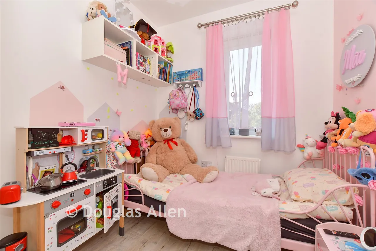 Marine Crescent, Ilford, IG6, photo 11