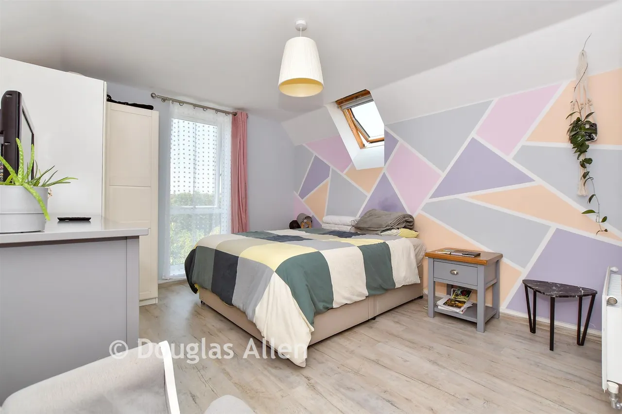 Marine Crescent, Ilford, IG6, photo 7