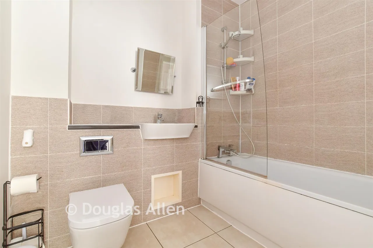 Marine Crescent, Ilford, IG6, photo 13