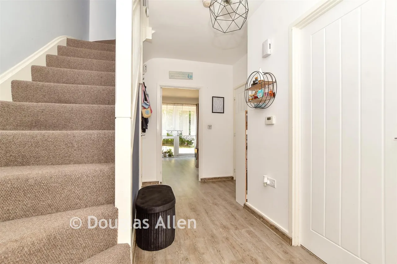 Marine Crescent, Ilford, IG6, photo 5