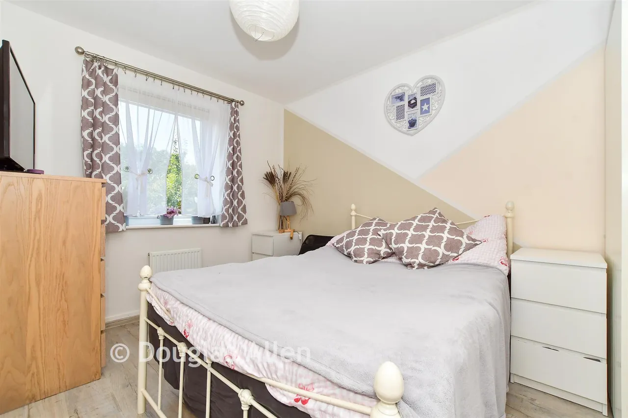 Marine Crescent, Ilford, IG6, photo 10